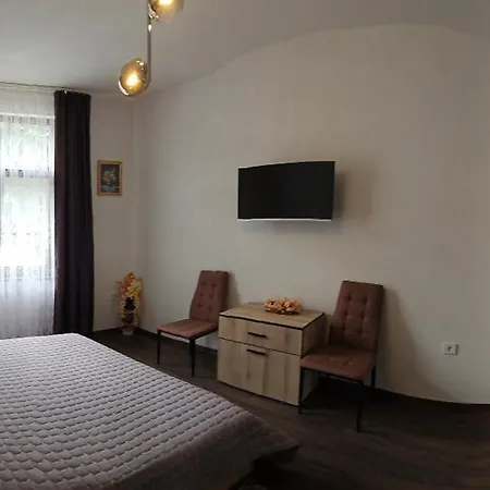 юлия делукс Ii Velingrad